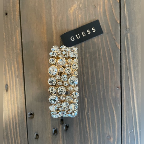 NWT! Guess earrings and bracelet! Beautiful! Christmas / New Years jewelry. - Picture 5 of 5